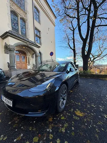Tesla Model 3 2023 photo 3