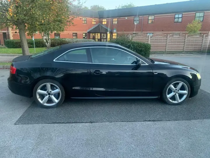 Audi A5 2011 photo 2