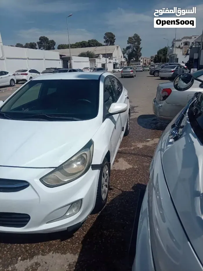 Hyundai Accent 2012 photo 4