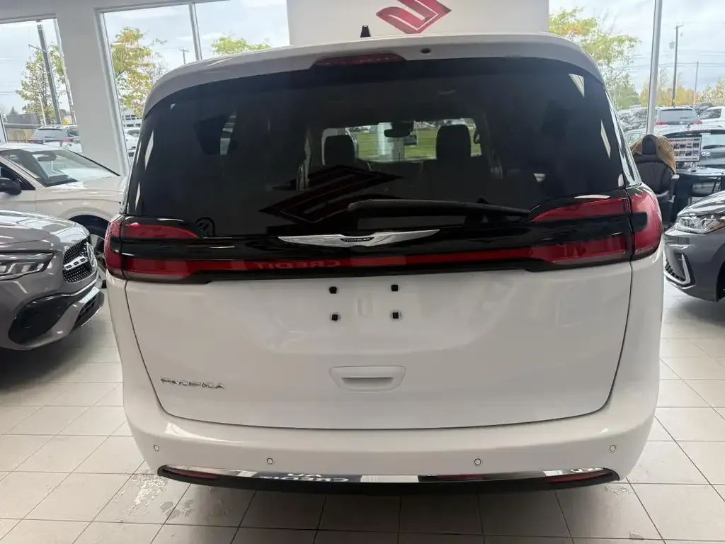 Chrysler Pacifica 2024 photo 5