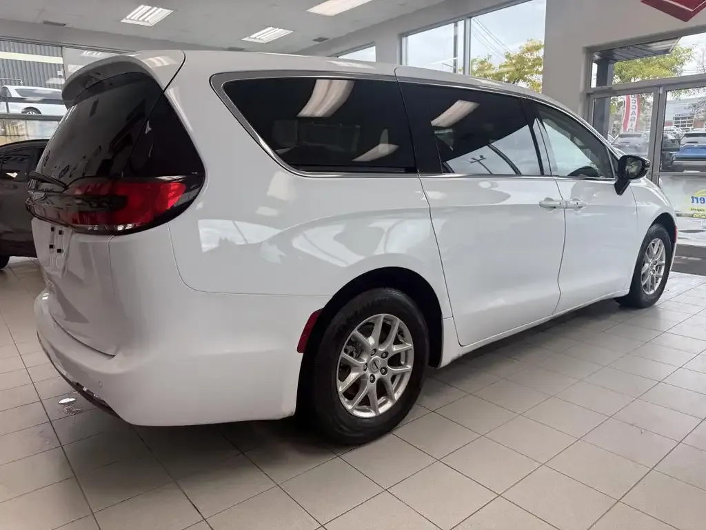 Chrysler Pacifica 2024 photo 4