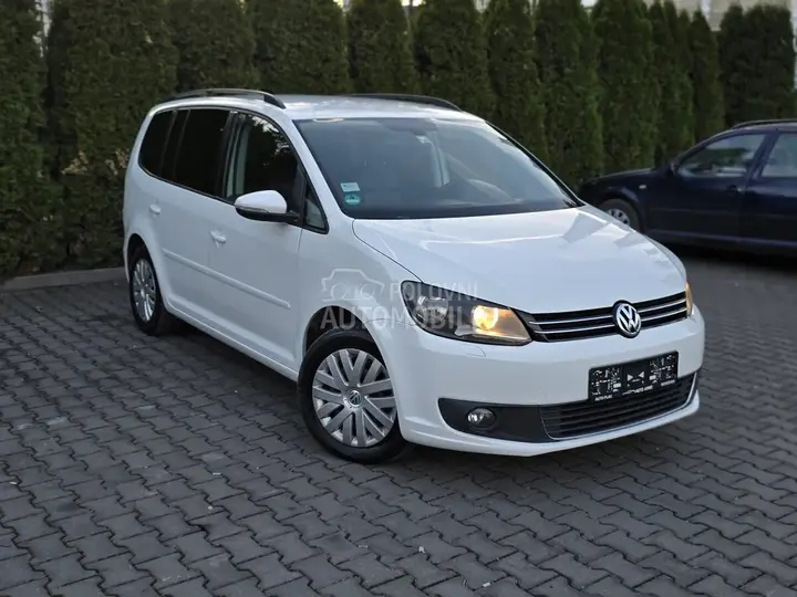 Volkswagen Touran 2011 photo 2