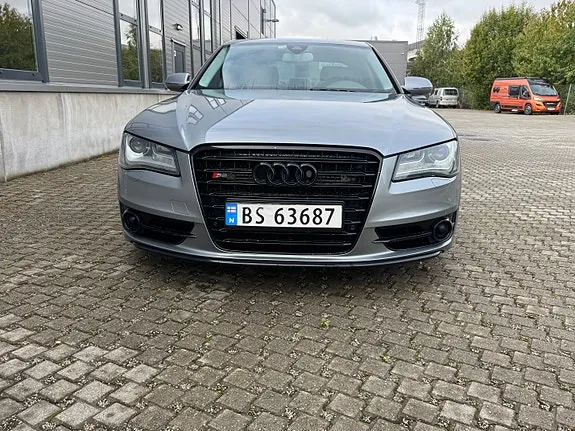 Audi A8 2010 photo 2