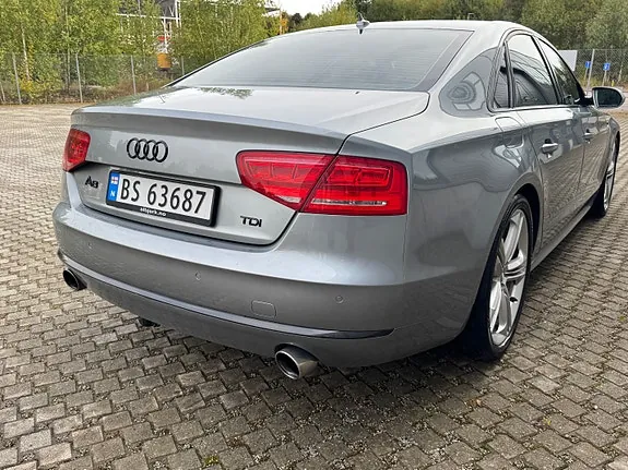 Audi A8 2010 photo 4
