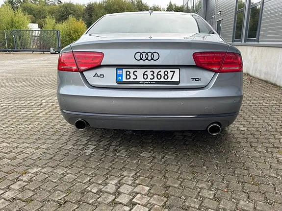 Audi A8 2010 photo 5