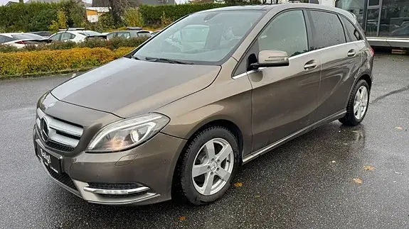 Mercedes-Benz 180 2013 photo 2