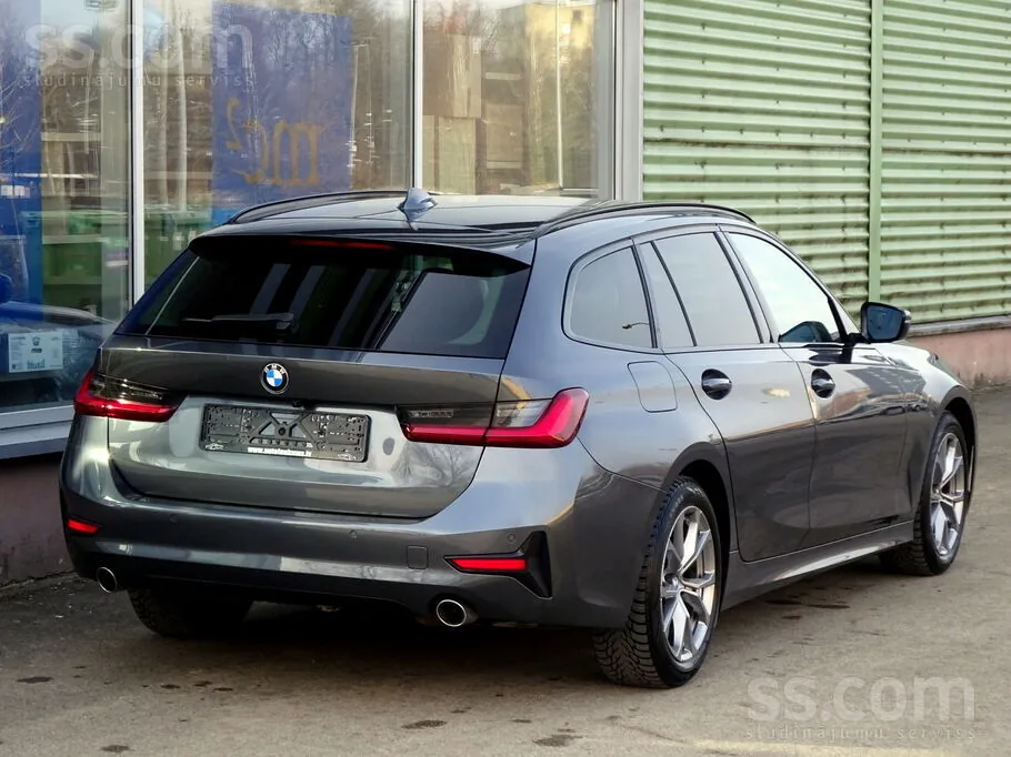 BMW 318 2022 photo 2