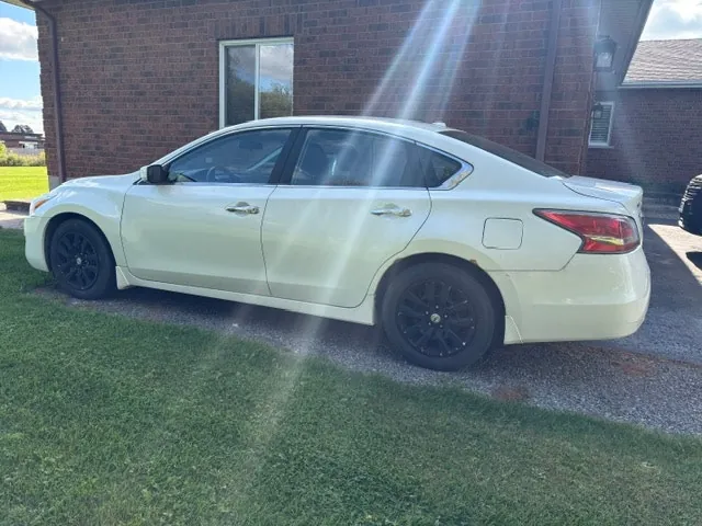 Nissan Altima 2014 photo 2