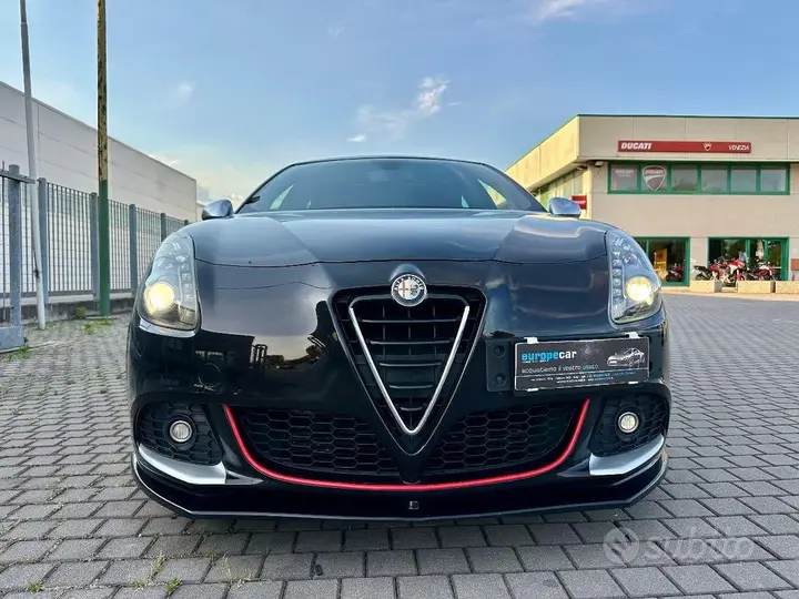 Alfa Romeo Giulietta 2011 photo 2
