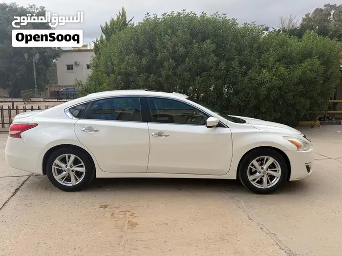 Nissan Altima 2013 photo 2