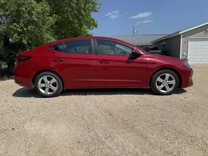 Hyundai Elantra 2019 photo 2
