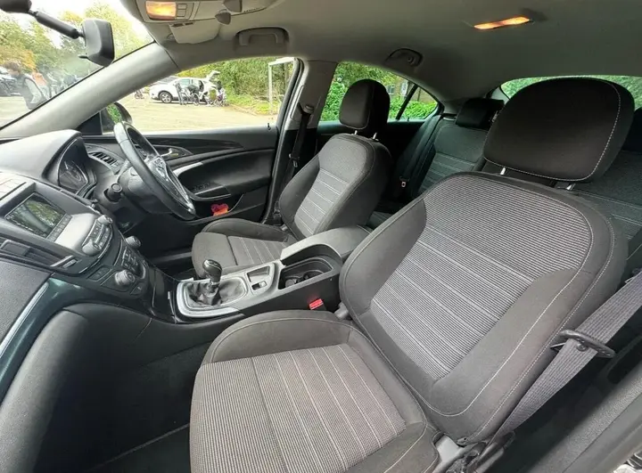 Vauxhall Insignia 2013 photo 3