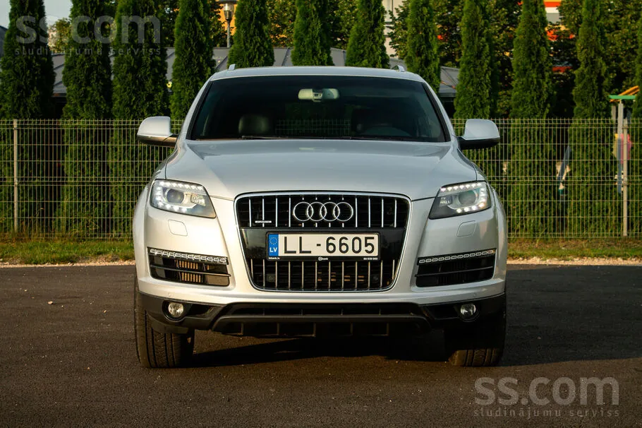 Audi Q7 2010 photo 2