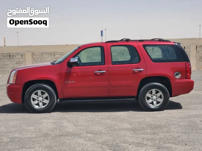 GMC Yukon 2013 photo 2
