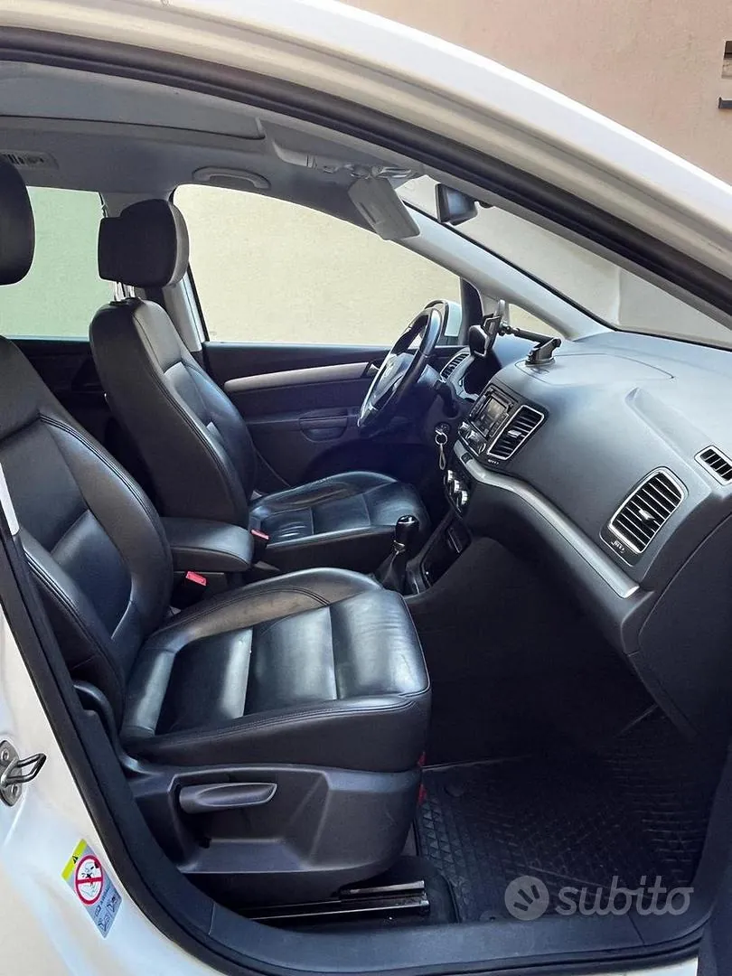 Volkswagen Sharan 2012 photo 2