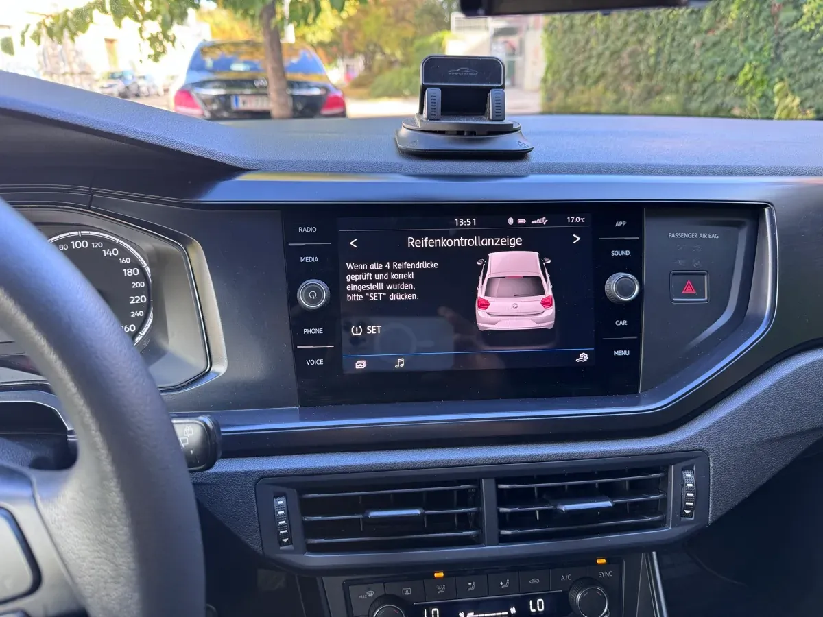 Volkswagen Polo 2019 photo 2