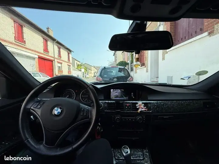 BMW 3 Series 2010 photo 3