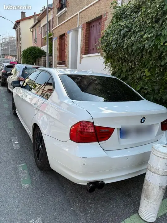 BMW 3 Series 2010 photo 2