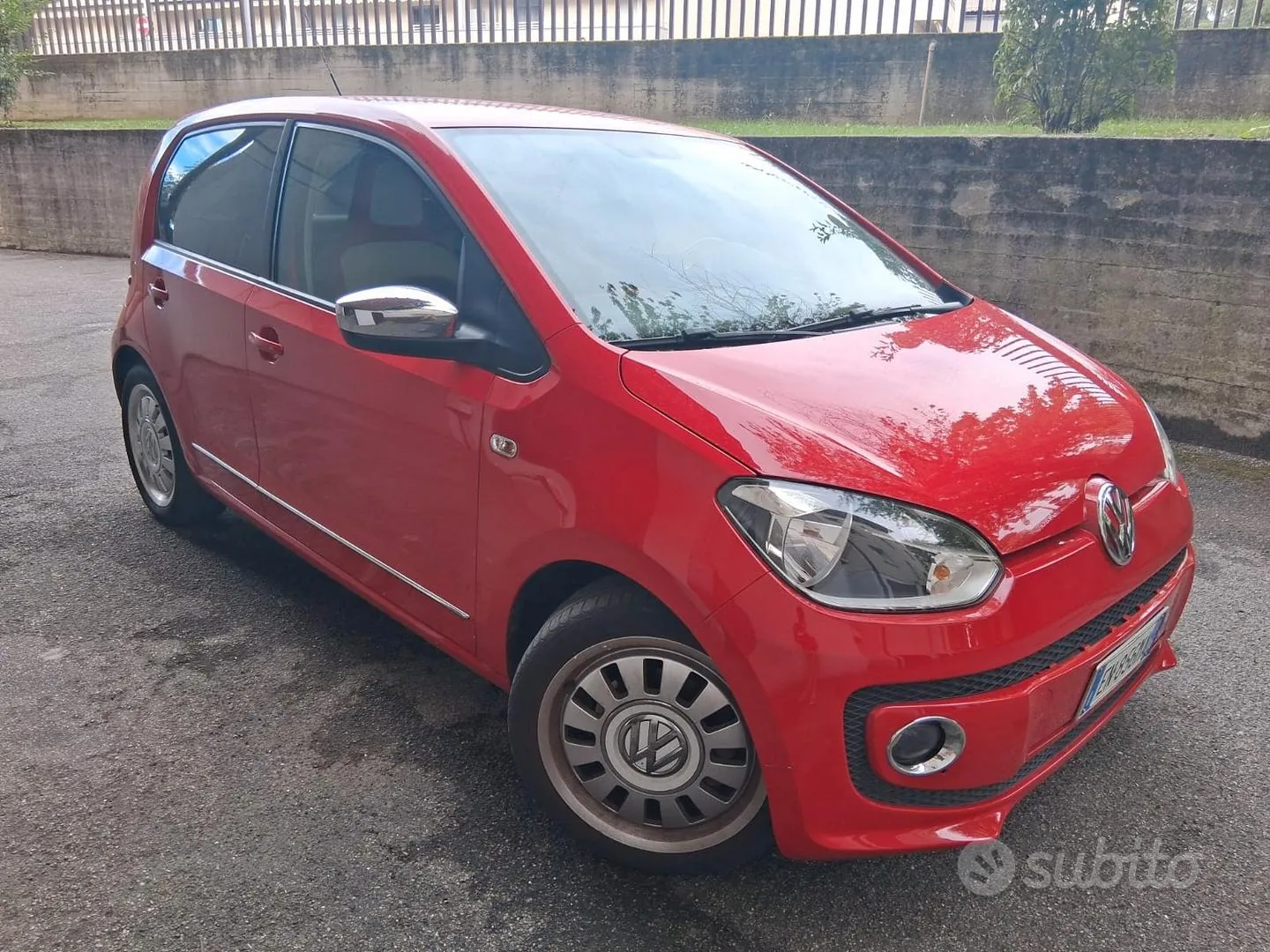 Volkswagen Up 2012 photo 2