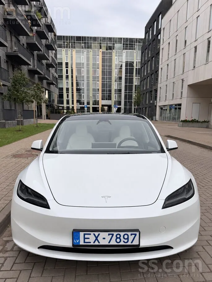 Tesla Model 3 2024 photo 3