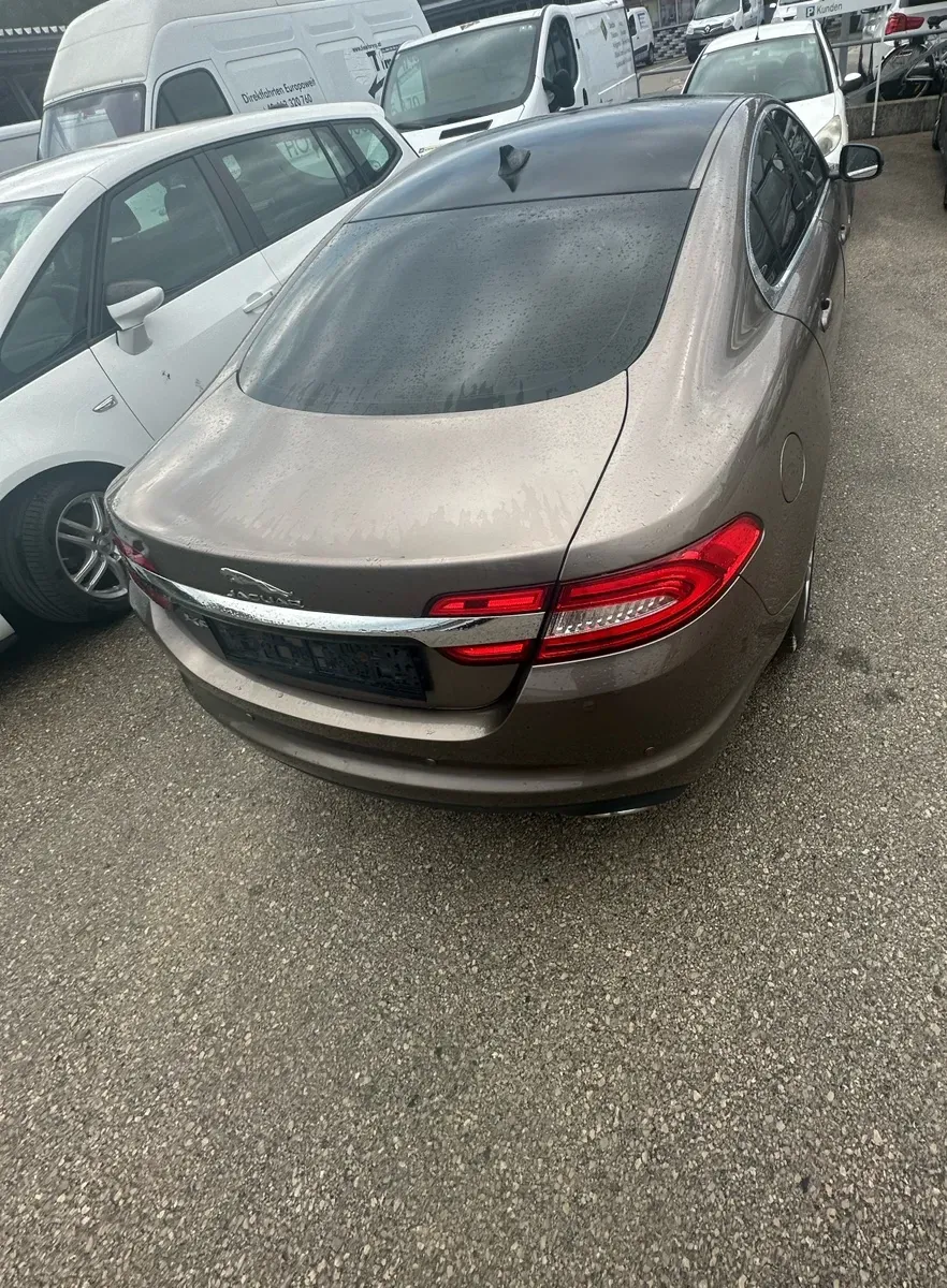 Jaguar Xf 2014 photo 2