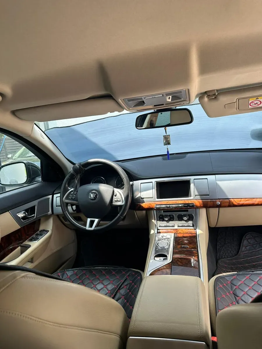 Jaguar Xf 2014 photo 3