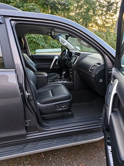 Toyota Land Cruiser 2020 photo 3