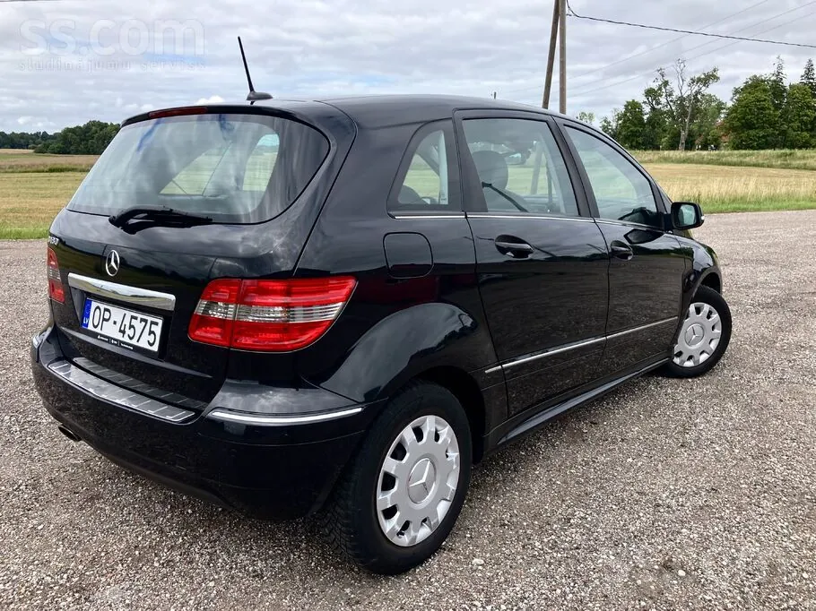 Mercedes-Benz B 180 2010 photo 3