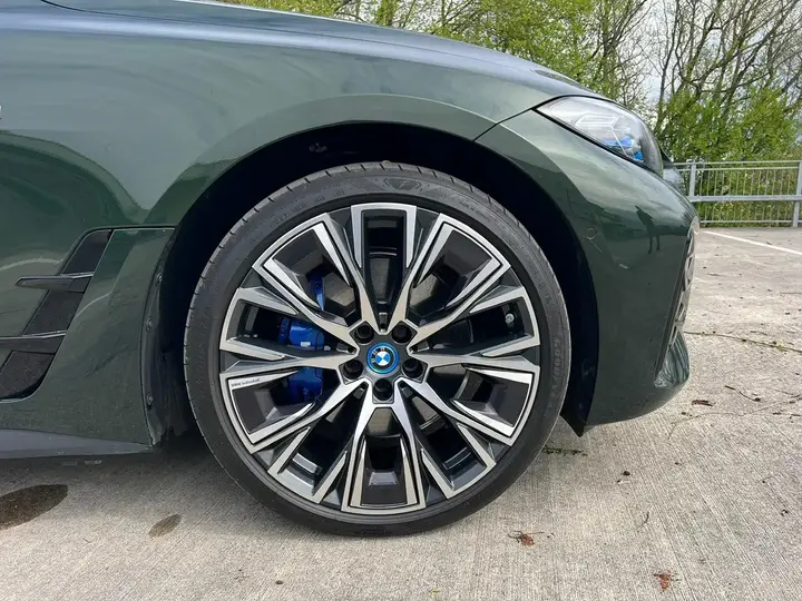 BMW I4 2023 photo 3
