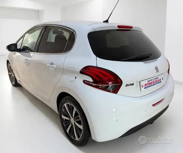 Peugeot 208 2016 photo 4