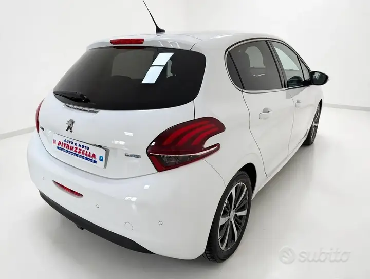 Peugeot 208 2016 photo 5