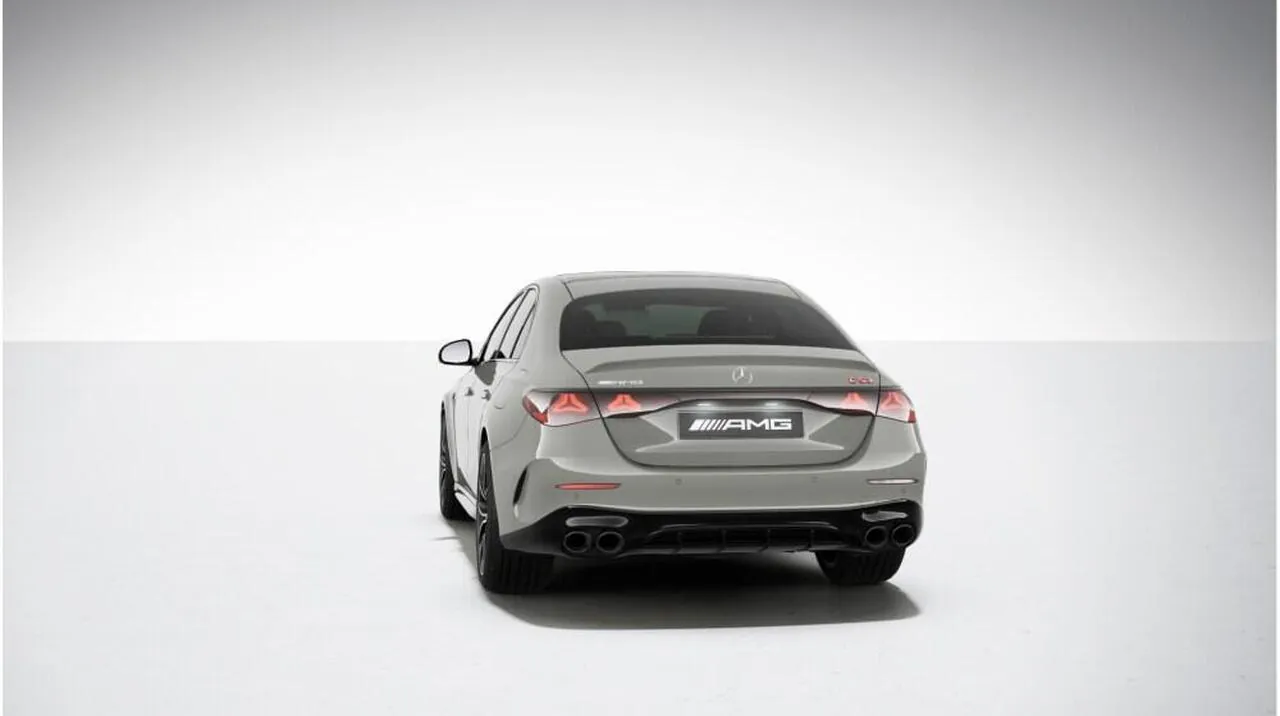 Mercedes-Benz E-Class photo 4