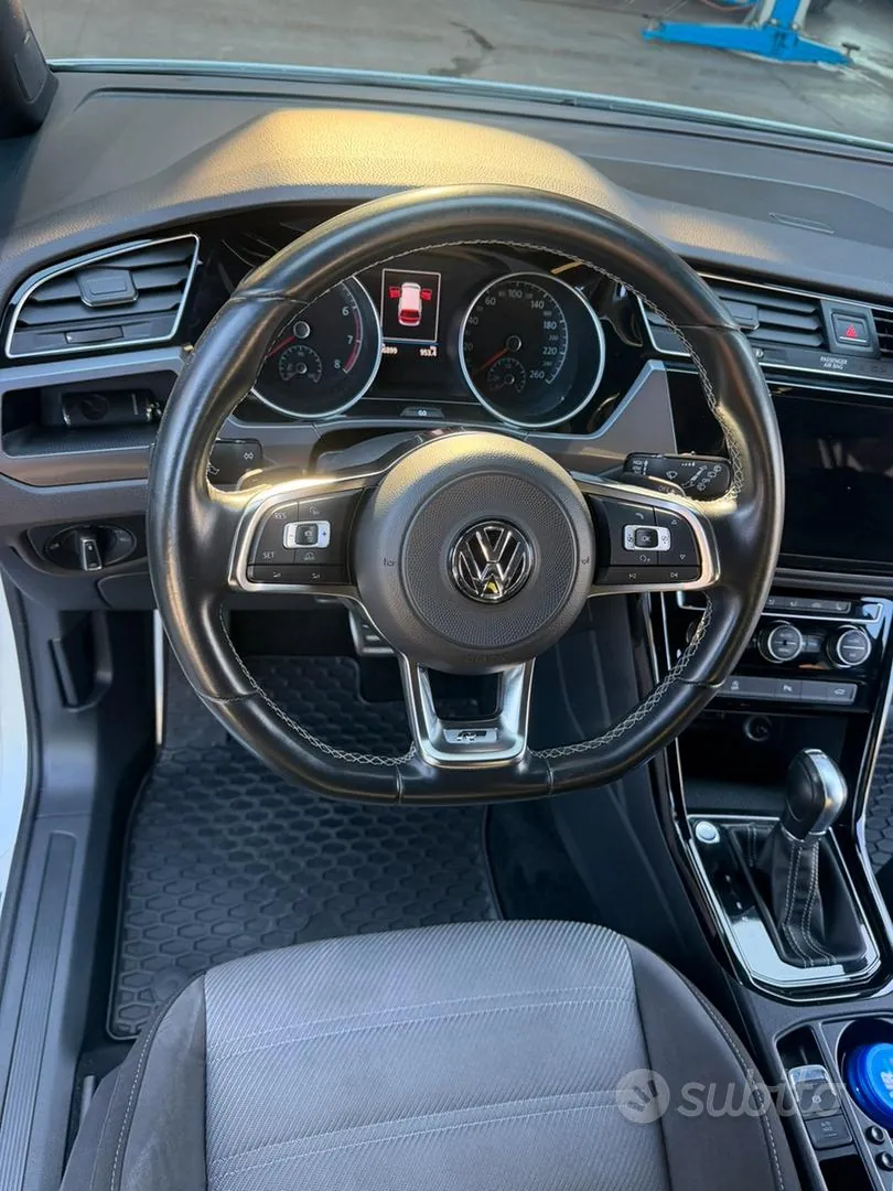 Volkswagen Touran 2017 photo 4