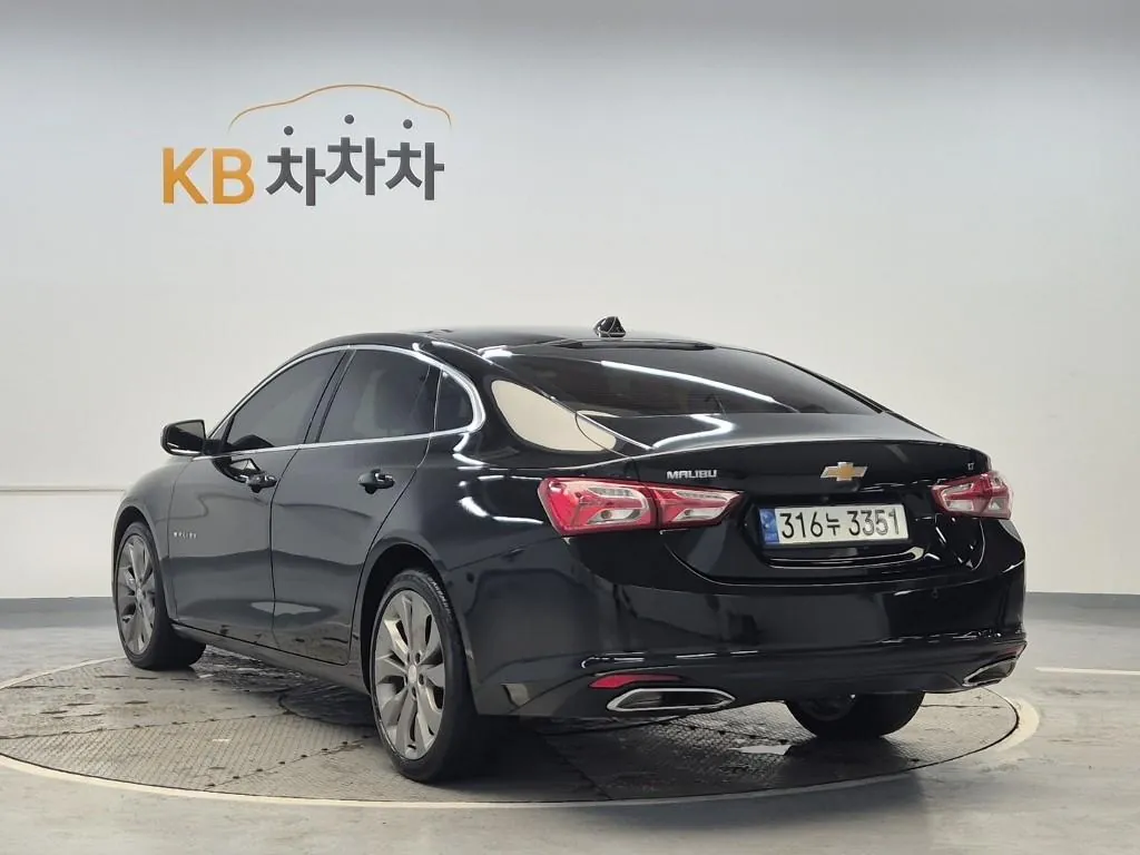 Chevrolet Malibu 2021 photo 2