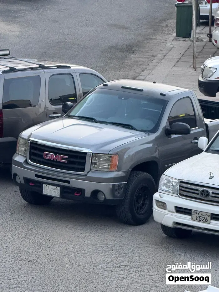 GMC Sierra 2012 photo 2