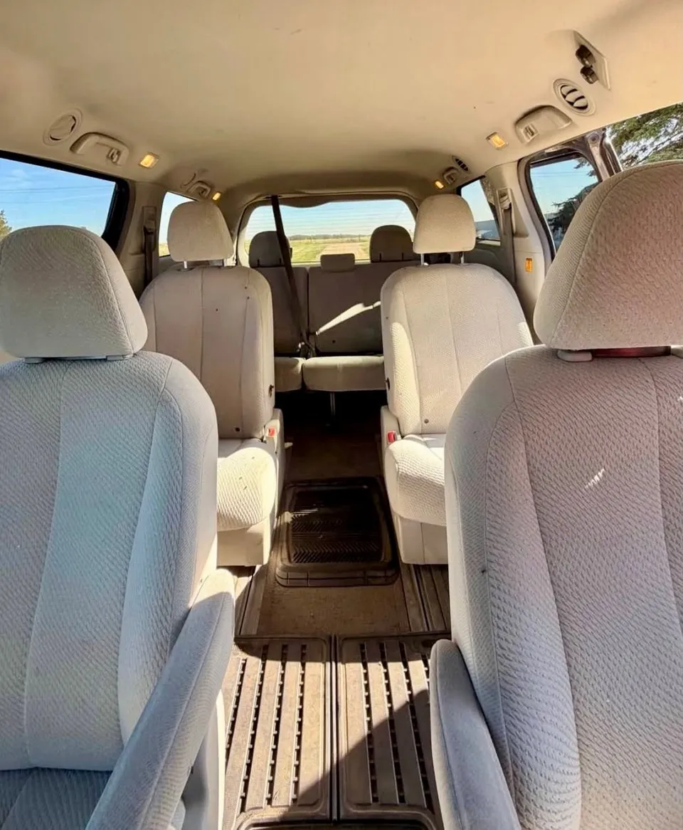 Toyota Sienna 2011 photo 5