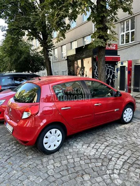 Renault Clio 2012 photo 2