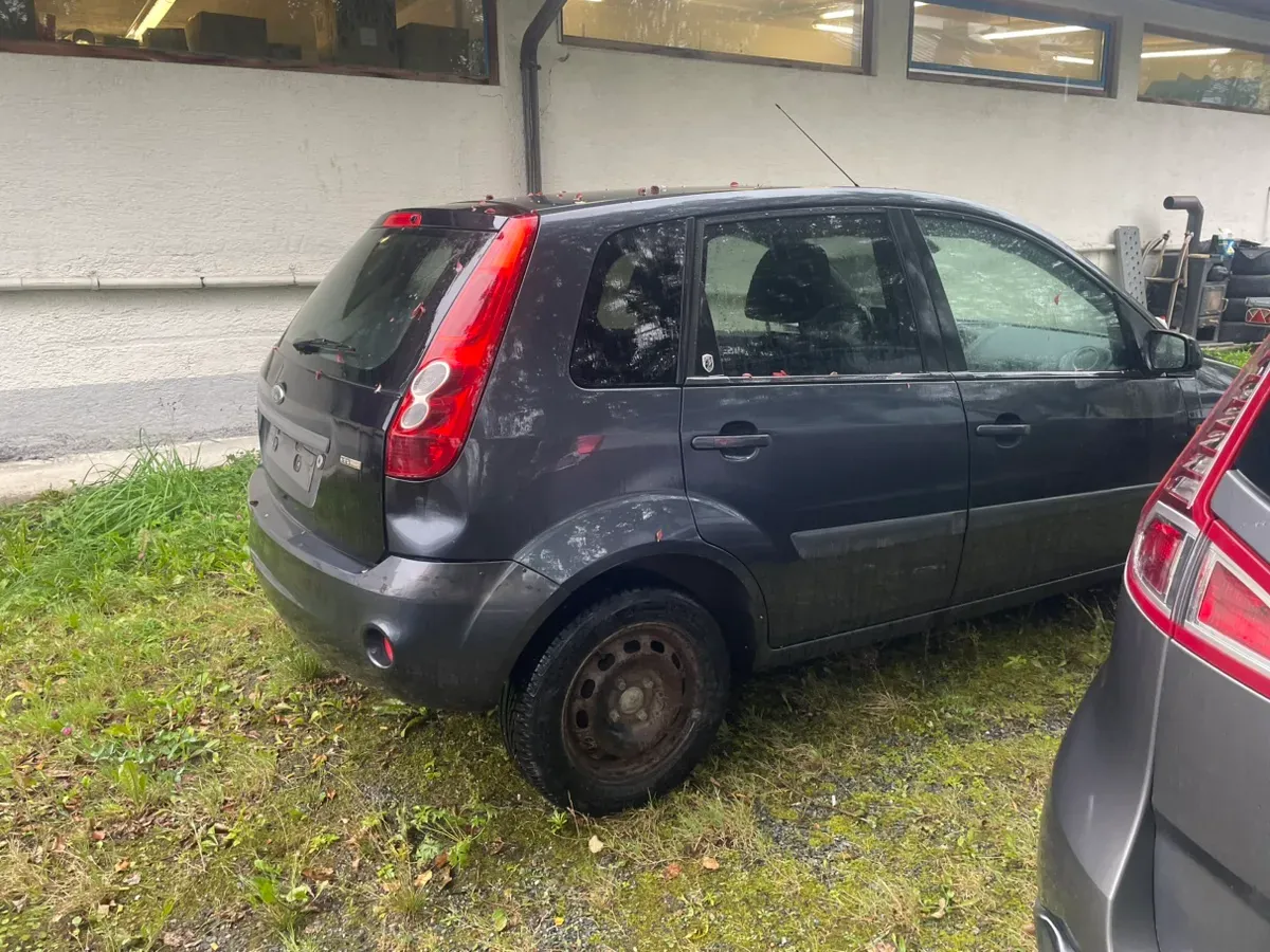 Ford Fiesta 2008 photo 2