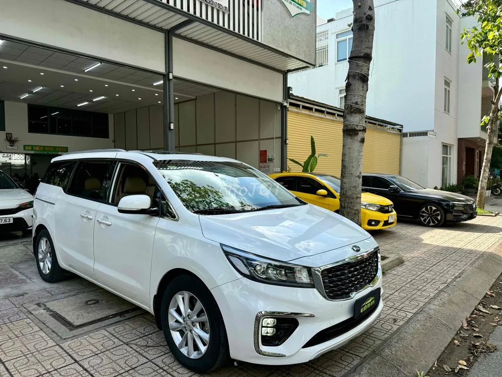 Kia Sedona 2018 photo 2