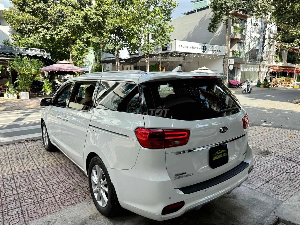 Kia Sedona 2018 photo 4