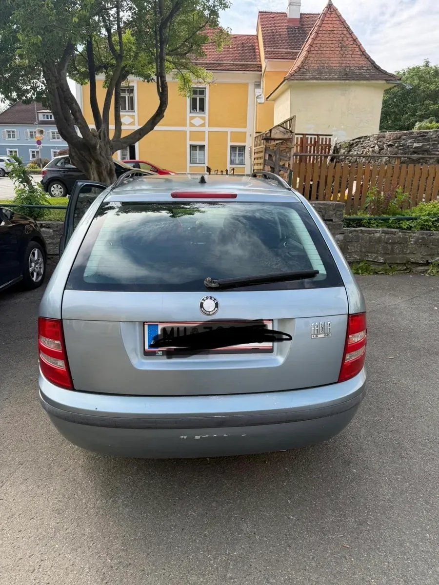 Skoda Fabia 2002 photo 2