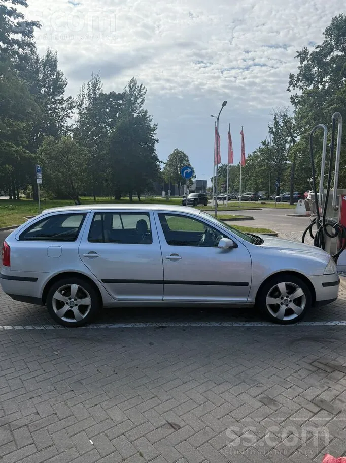 Skoda Octavia 2008 photo 2
