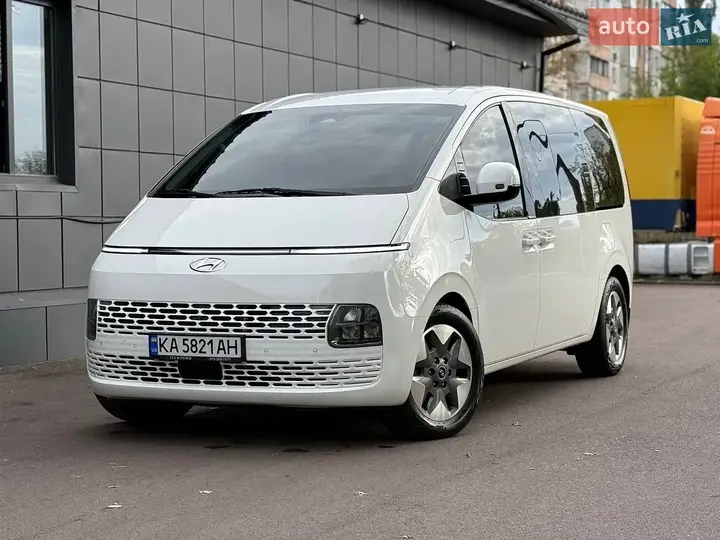 Hyundai Staria