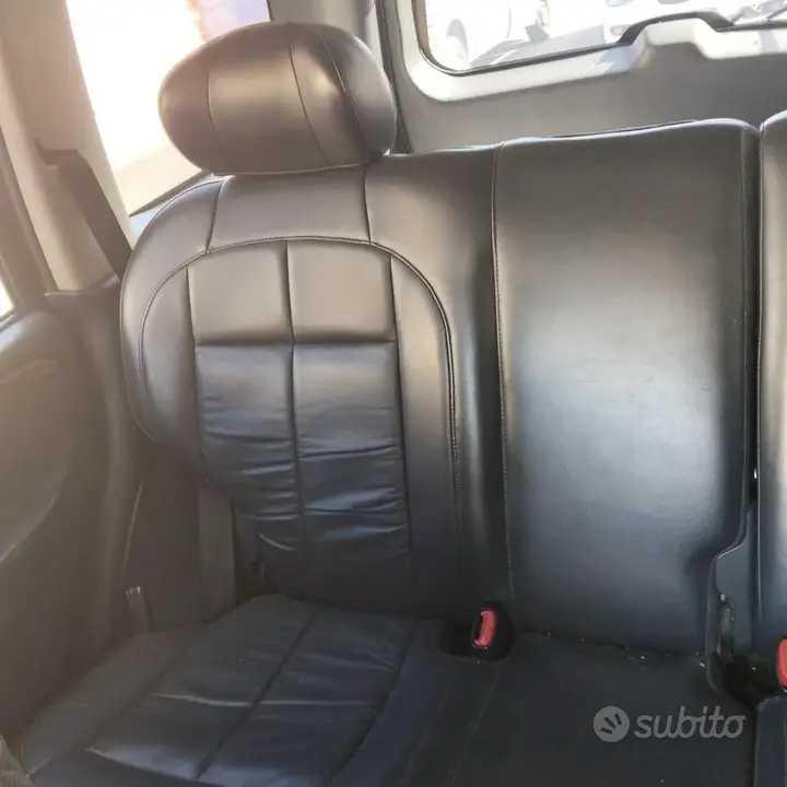 Jeep Grand Cherokee 2004 photo 4