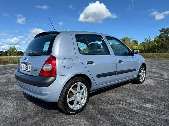 Renault Clio 2005 photo 2