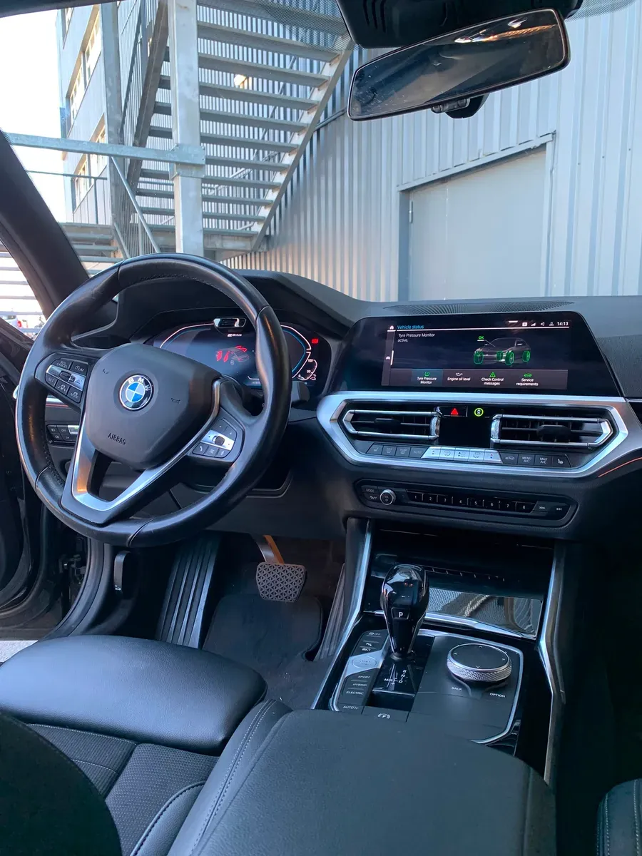 BMW 3 Series 2020 photo 3