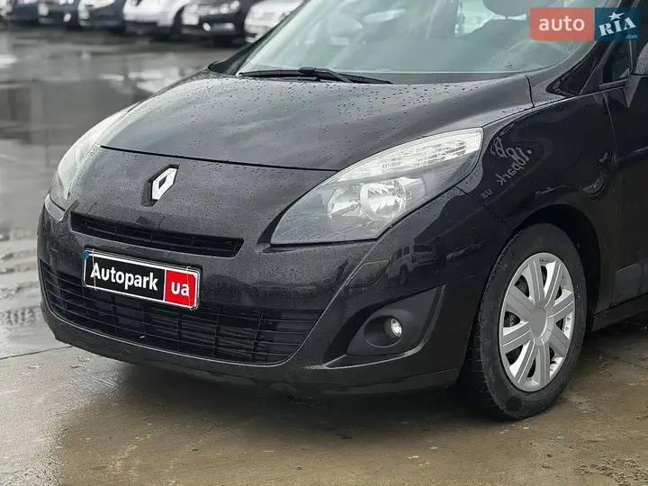Renault Grand Scenic 2010 photo 2