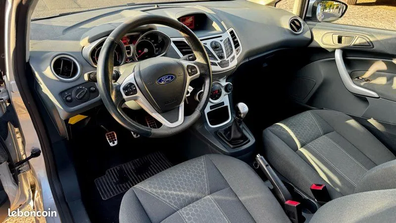 Ford Fiesta 2009 photo 2