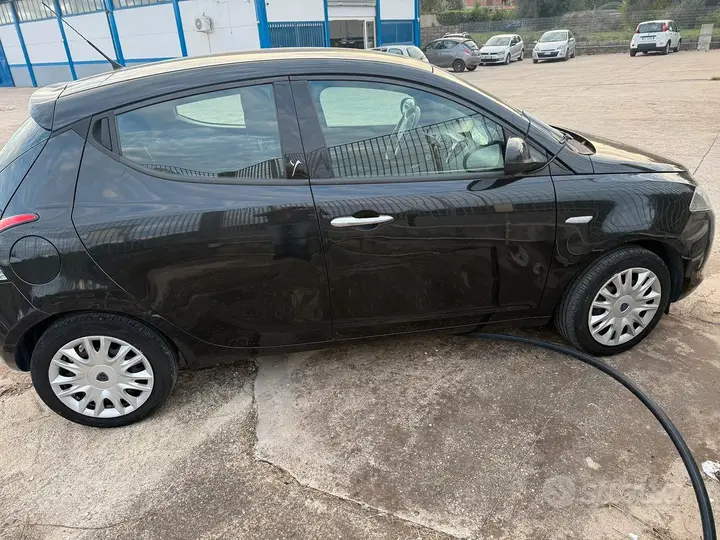 Lancia Ypsilon 2014 photo 2