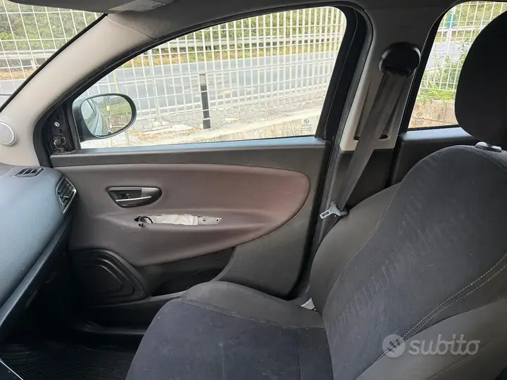 Lancia Ypsilon 2014 photo 5